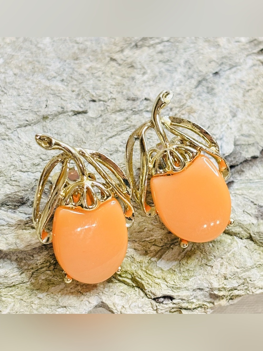 Vintage Peach Thermoset Earrings